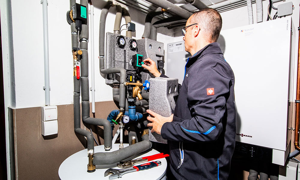 Service an der Heizung
