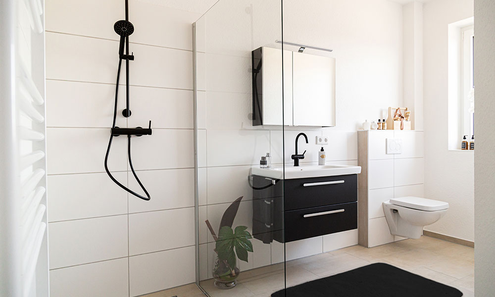 Modernes Badezimmer